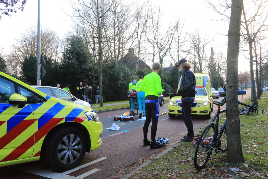 Fietser zwaargewond door aanrijding