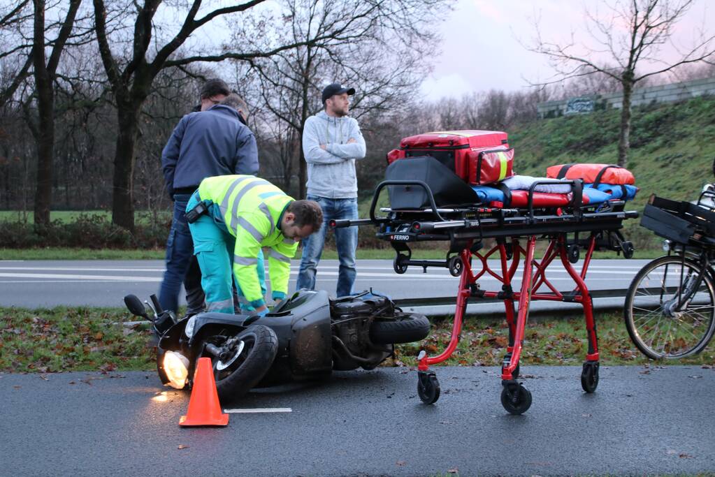Bromfietser gewond na botsing met fietser