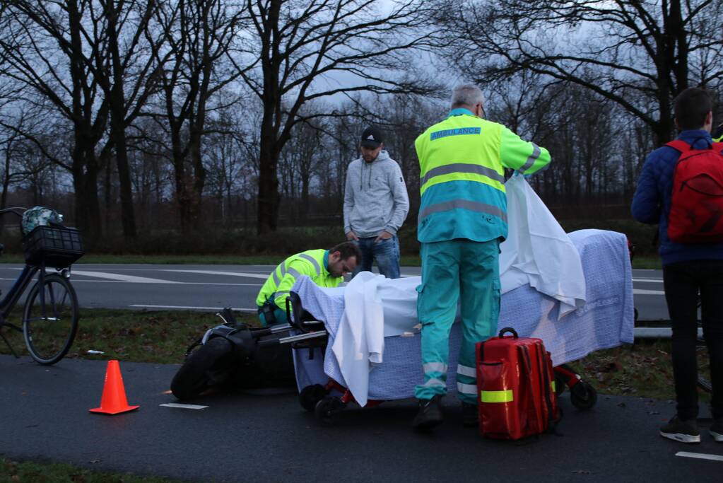 Bromfietser gewond na botsing met fietser