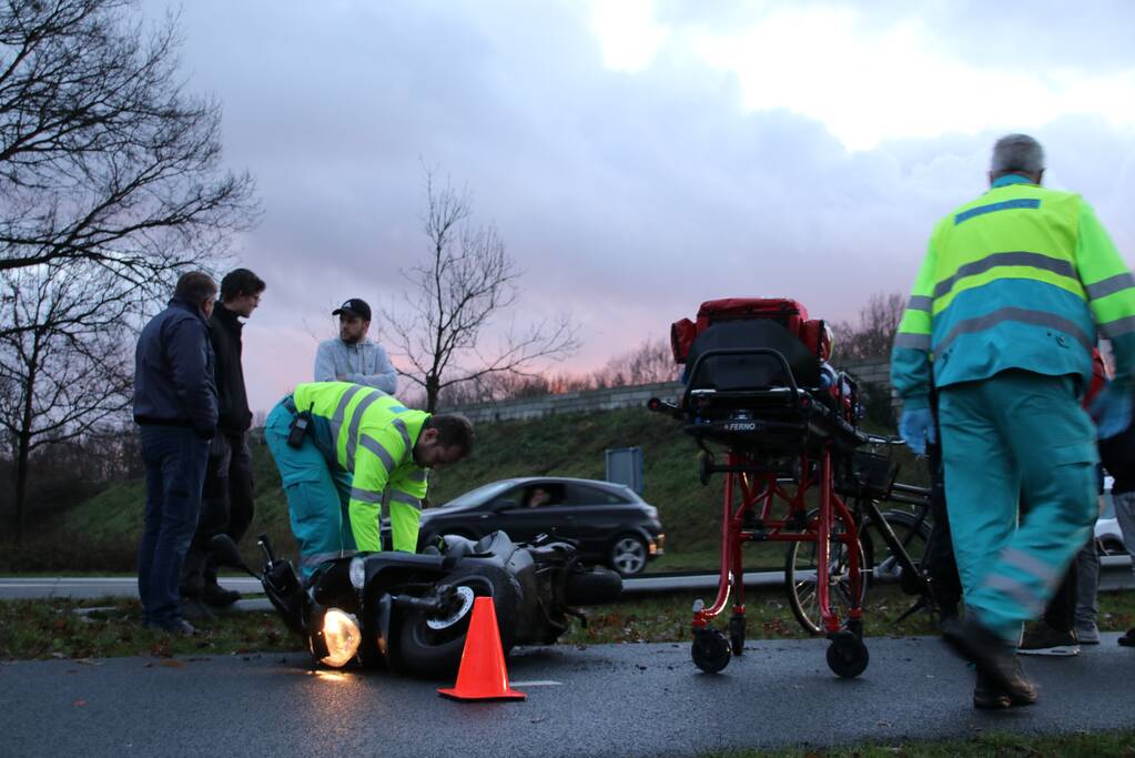 Bromfietser gewond na botsing met fietser