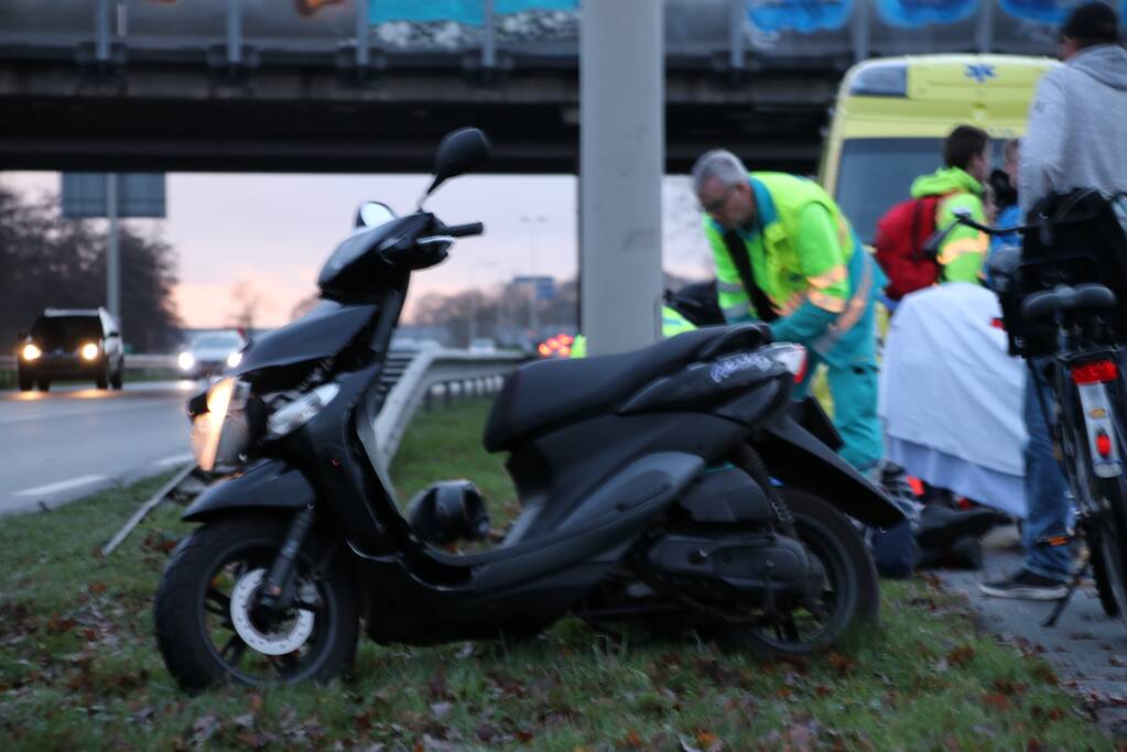 Bromfietser gewond na botsing met fietser