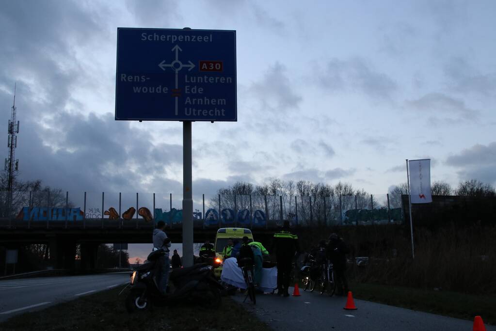 Bromfietser gewond na botsing met fietser
