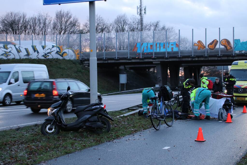 Bromfietser gewond na botsing met fietser
