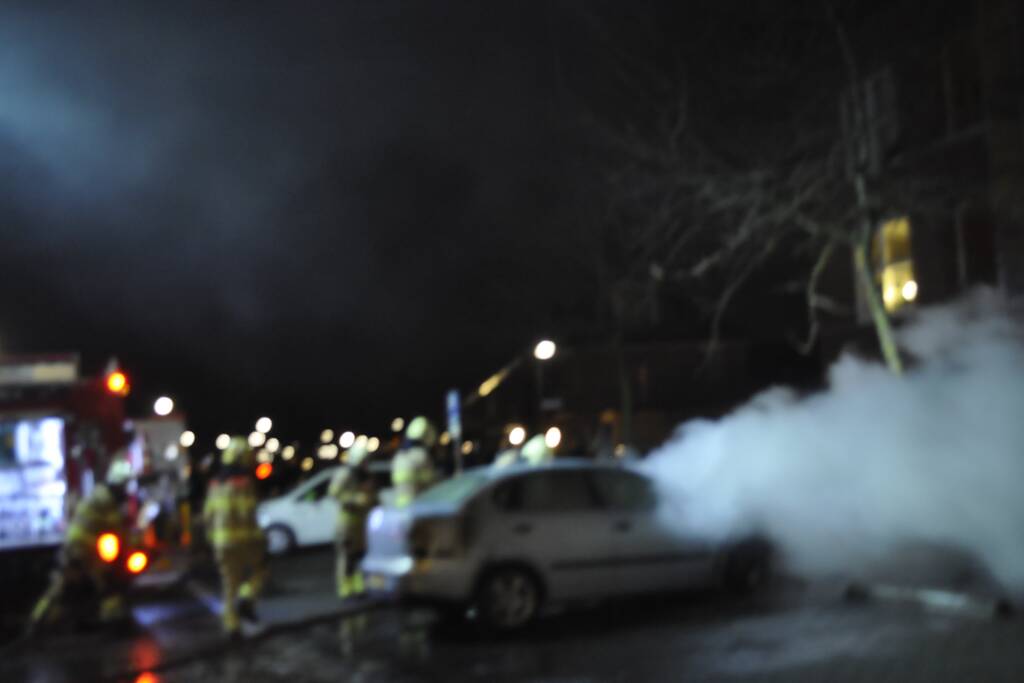 Auto in brand gestoken