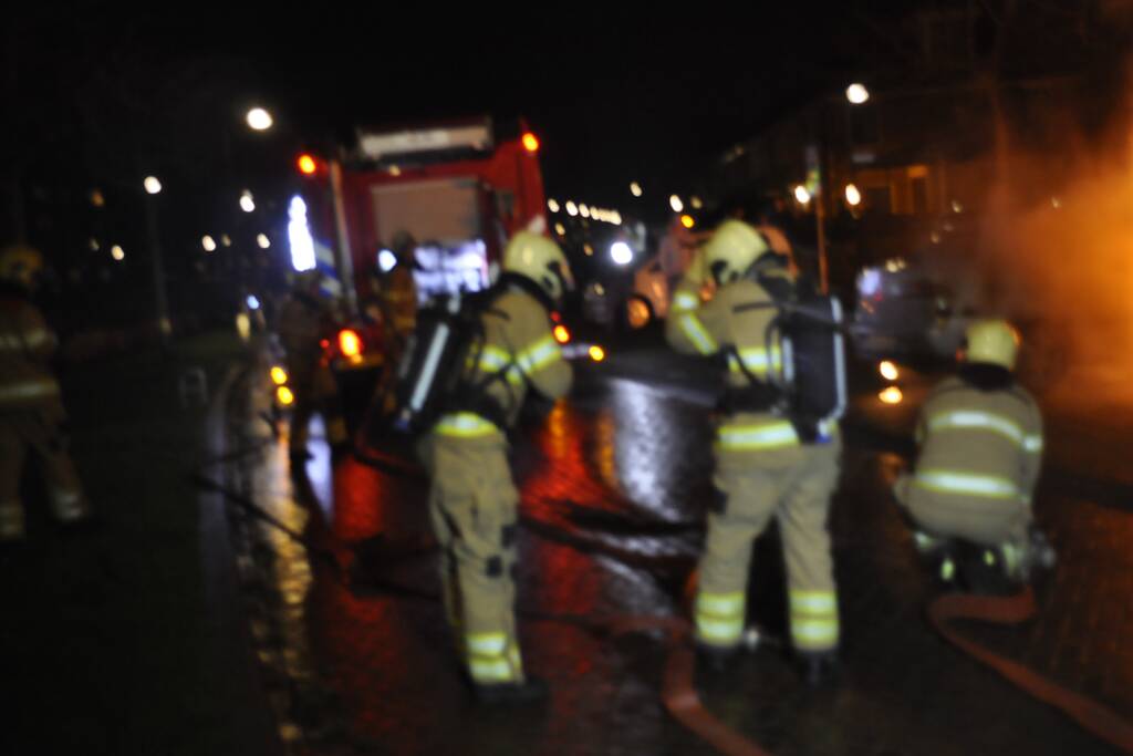 Auto in brand gestoken