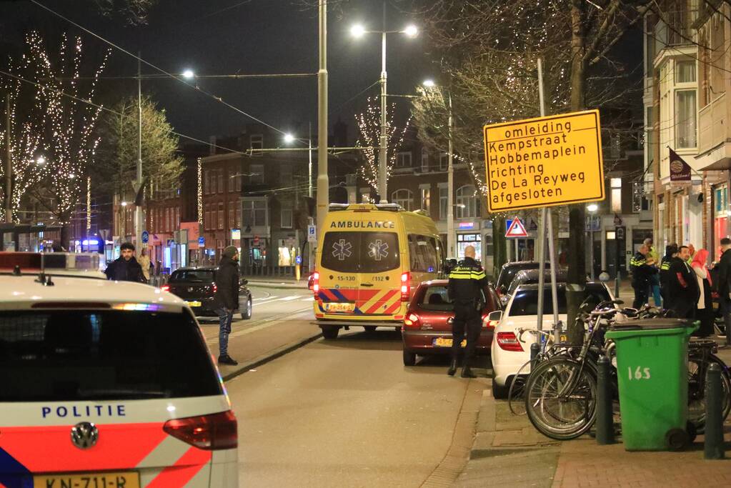 Auto ramt geparkeerde auto's