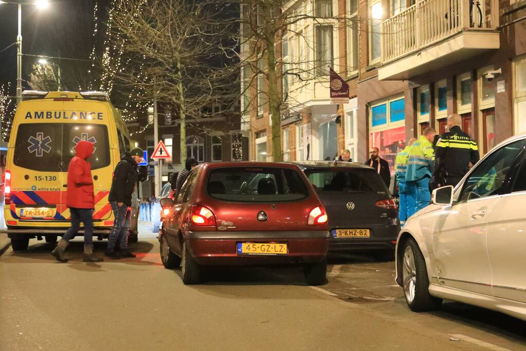 Auto ramt geparkeerde auto's