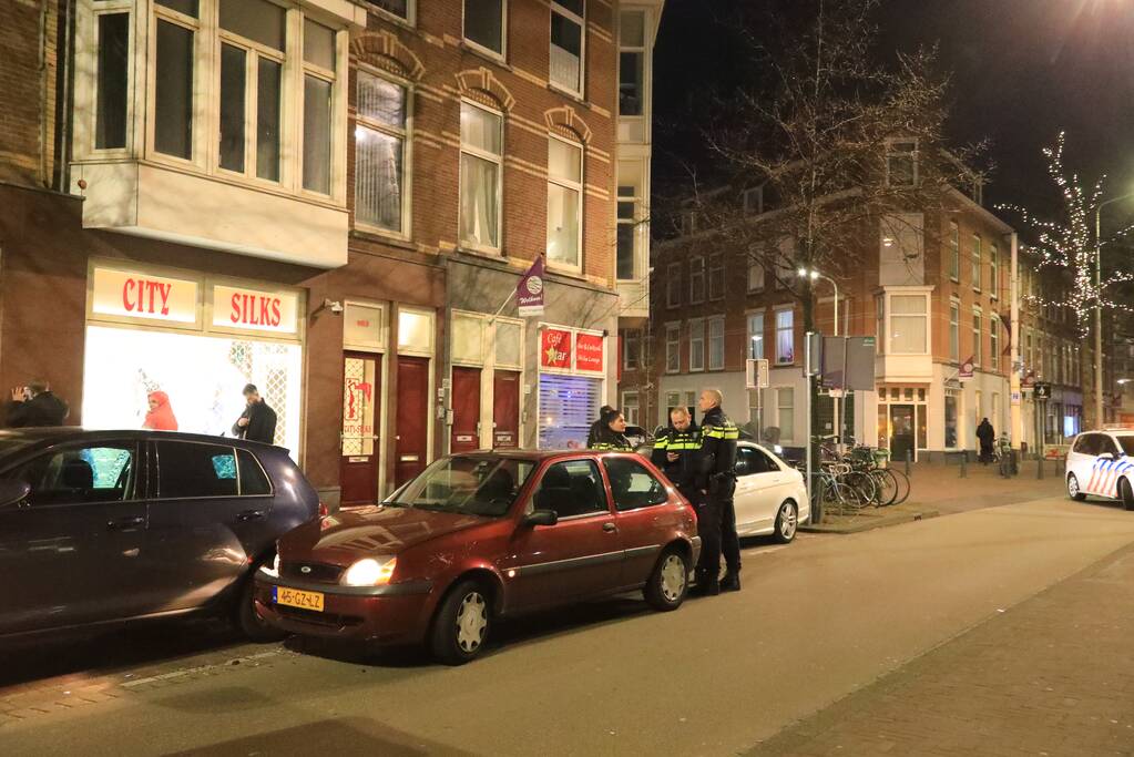 Auto ramt geparkeerde auto's