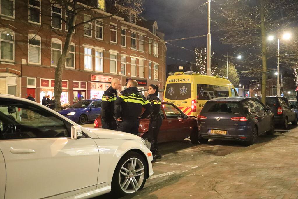 Auto ramt geparkeerde auto's