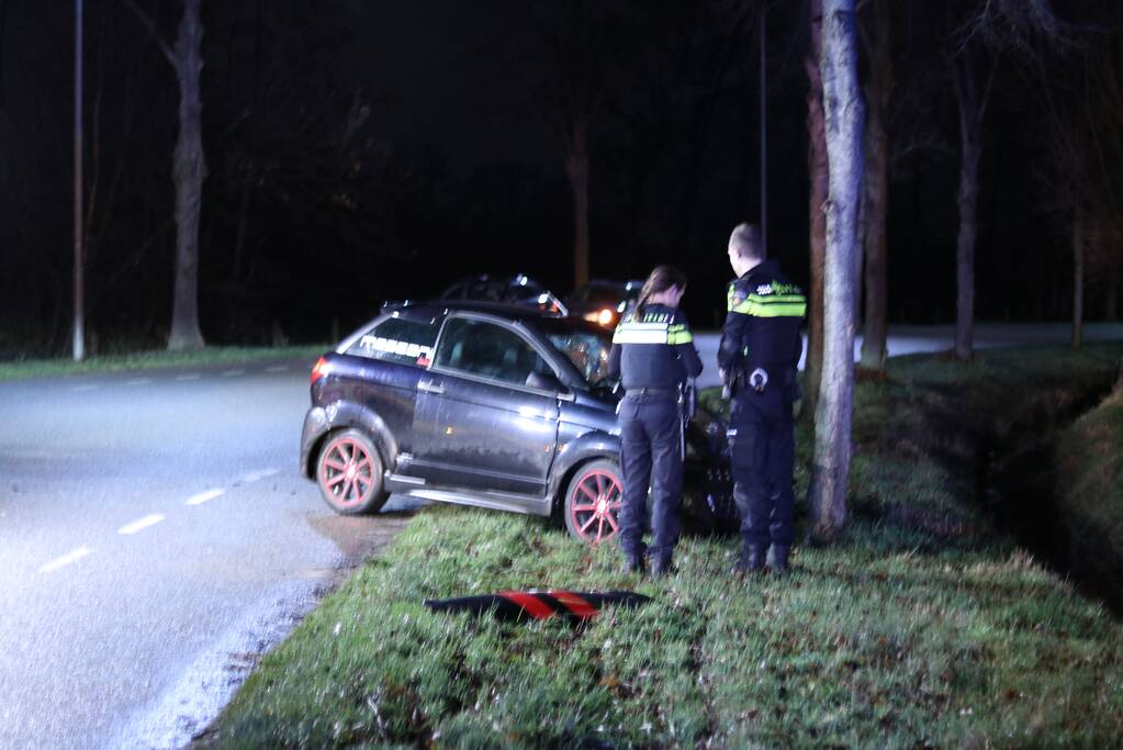 Brommobieler gewond na botsing op boom