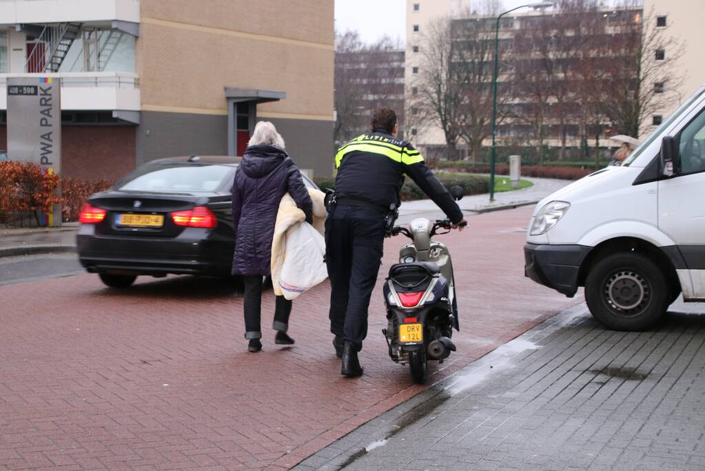 Brommer botst op auto, Ã©Ã©n gewonde