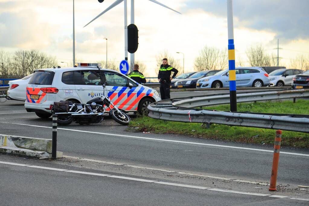 Motorrijder gewond na botsing met auto