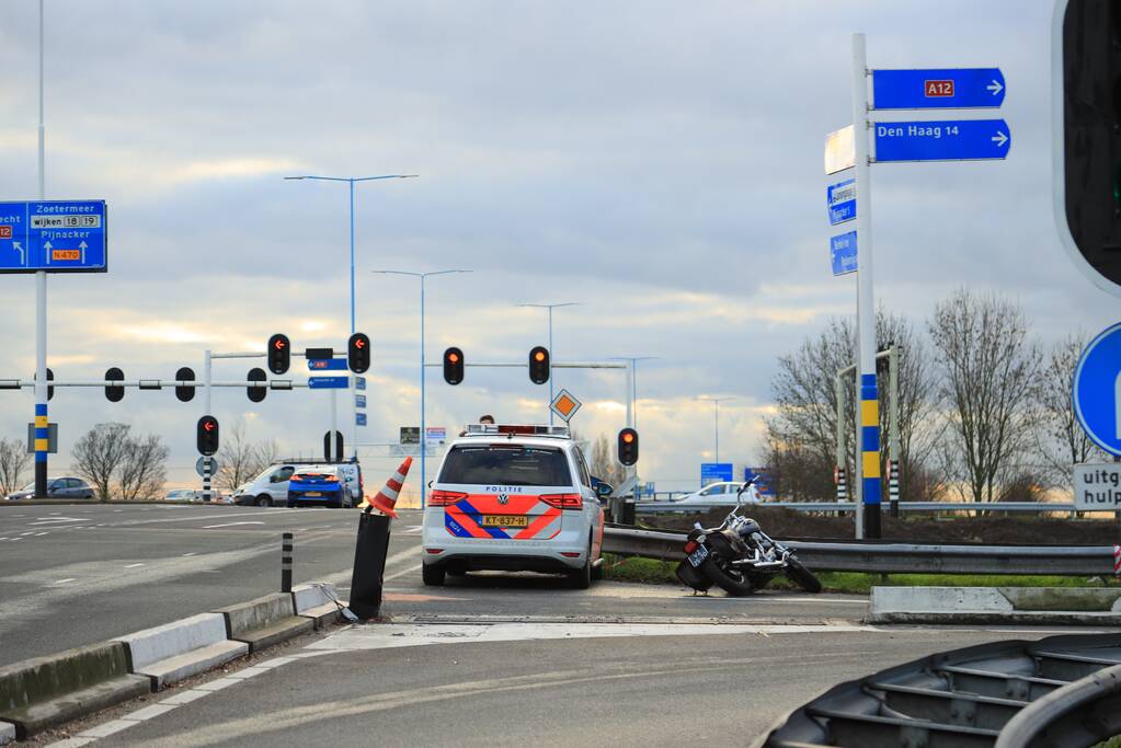 Motorrijder gewond na botsing met auto