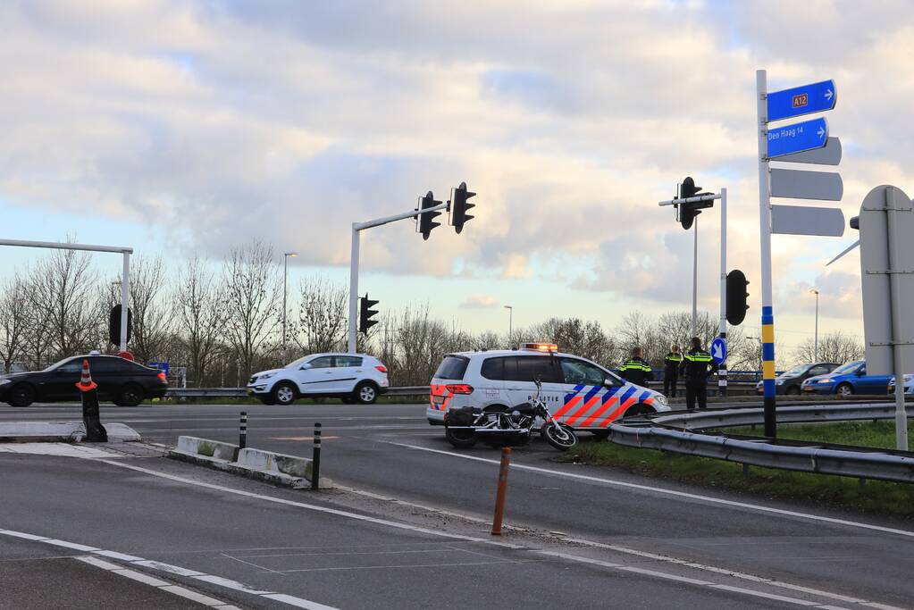Motorrijder gewond na botsing met auto