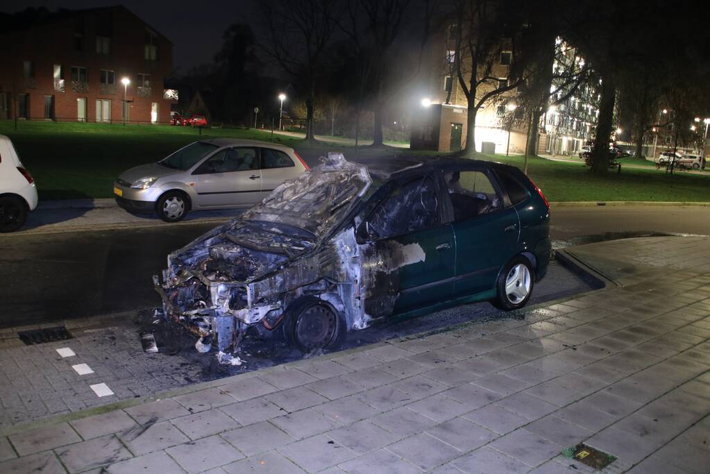Auto volledig uitgebrand