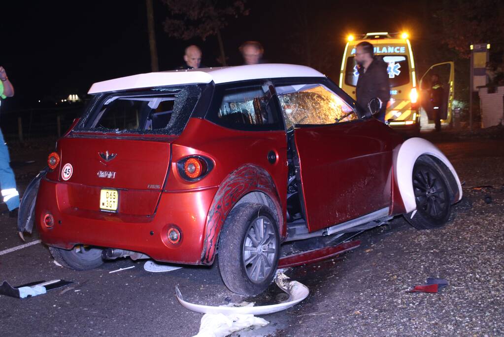 Gewonde bij aanrijding op een boom met 45km wagentje