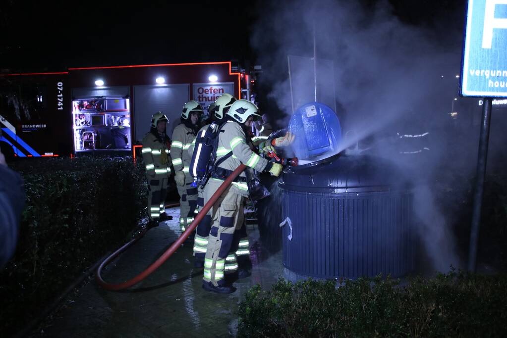 Veel rookontwikkeling bij containerbrand