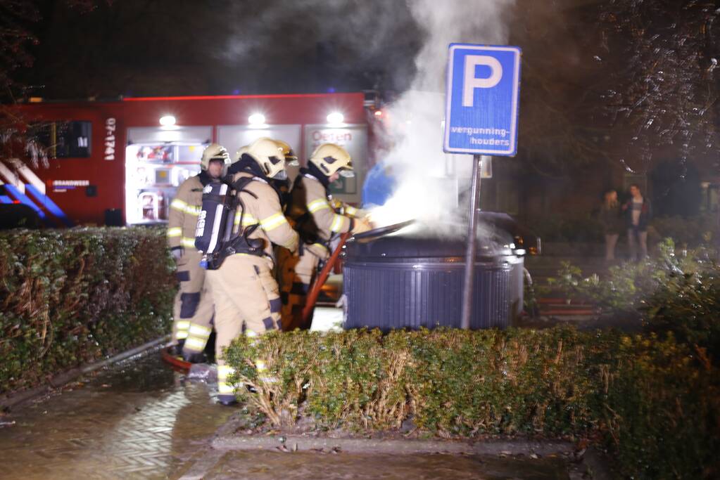 Veel rookontwikkeling bij containerbrand