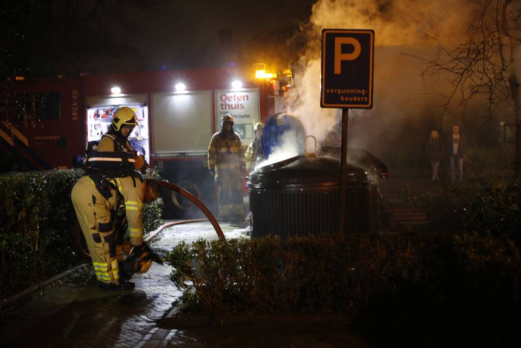 Veel rookontwikkeling bij containerbrand