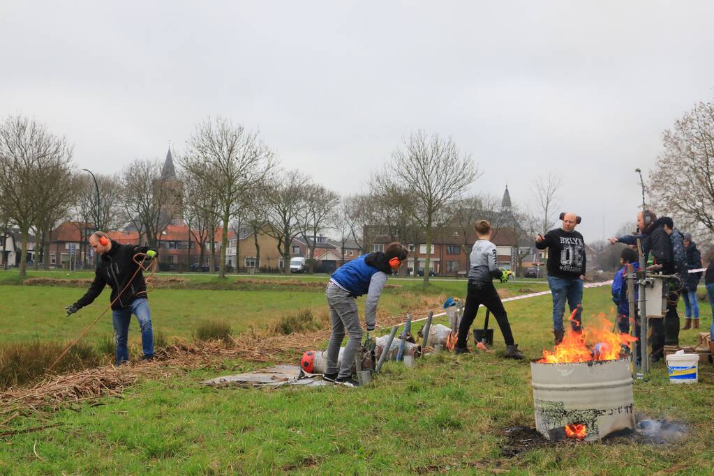 Carbidschieten in volle gang