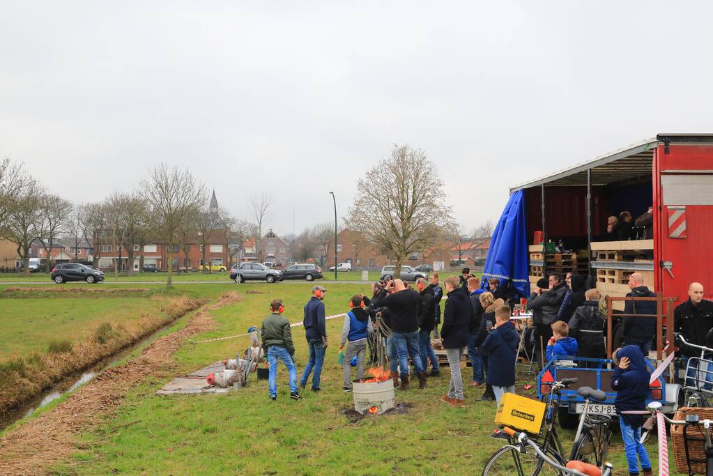 Carbidschieten in volle gang