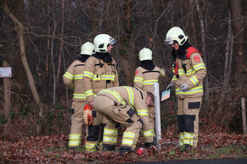 Auto vliegt uit de bocht