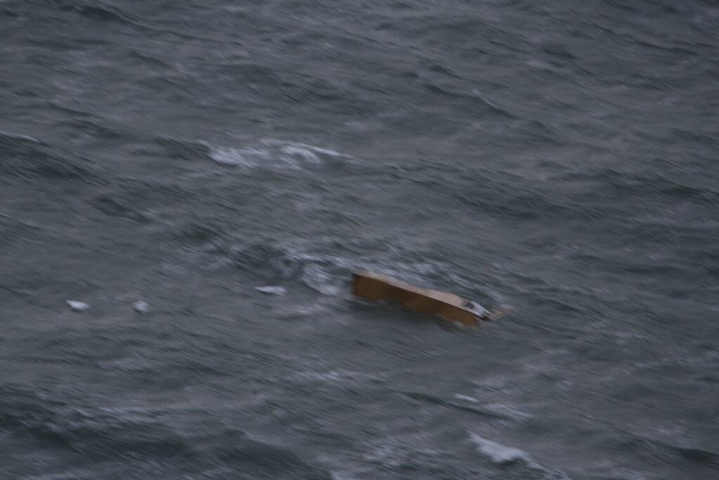 Schip verliest ruim 270 containers op zee