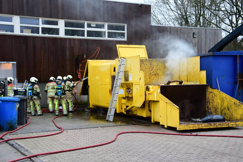 Brand in perscontainer op Gemeentewerf