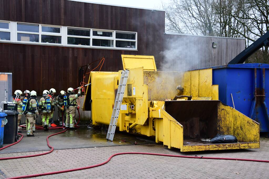 Brand in perscontainer op Gemeentewerf