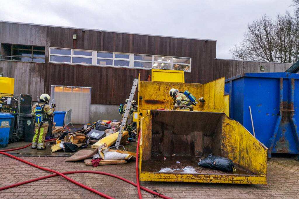 Brand in perscontainer op Gemeentewerf