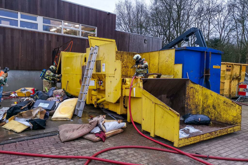 Brand in perscontainer op Gemeentewerf