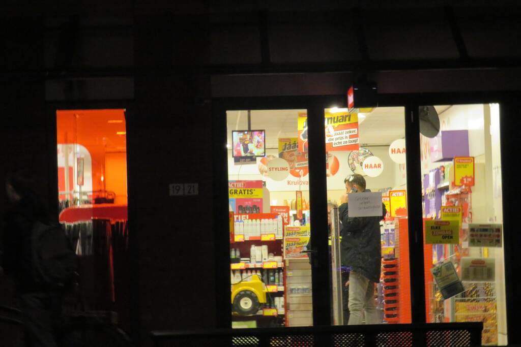 Twee daders voortvluchtig na overval op Kruidvat