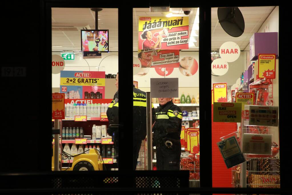Twee daders voortvluchtig na overval op Kruidvat