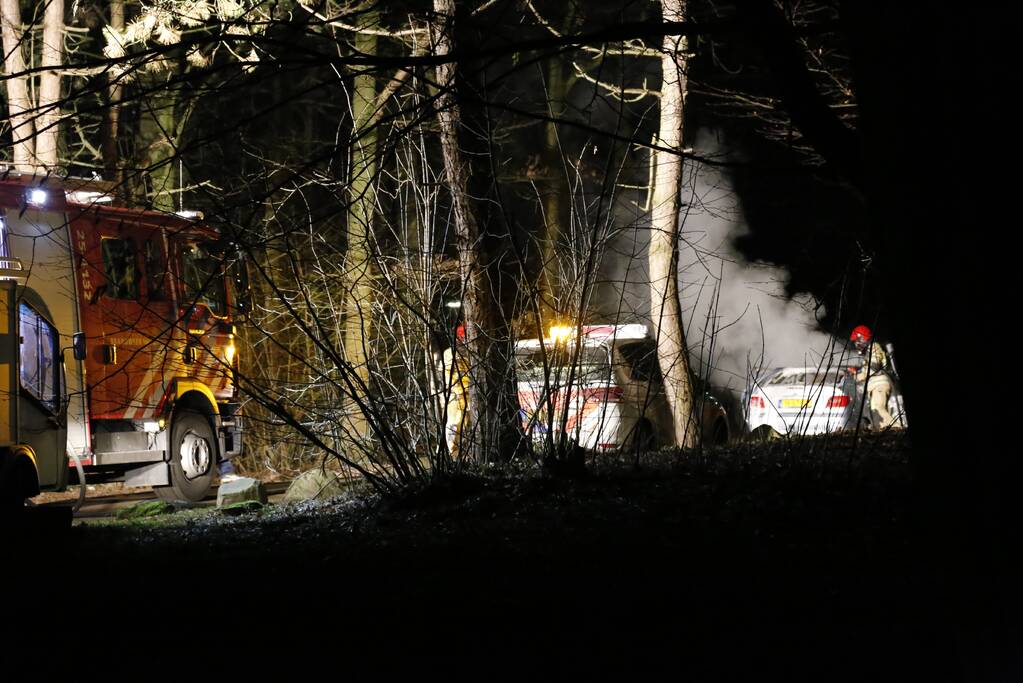 Auto fikt uit op vakantiepark De Eemhof
