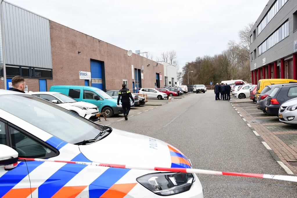 Kogelgaten en hulzen aangetroffen op bedrijventerrein