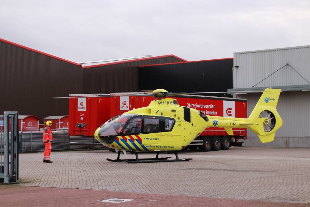 Persoon zwaargewond bij bedrijfsongeval