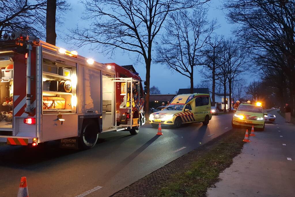 Gewonde bij botsing tegen boom