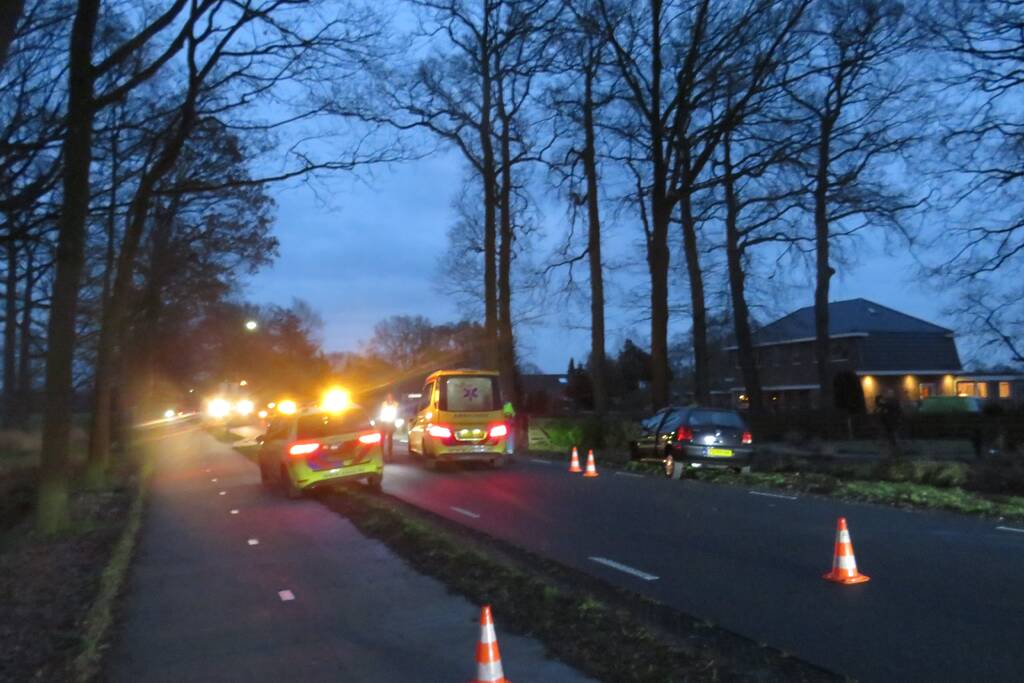 Gewonde bij botsing tegen boom