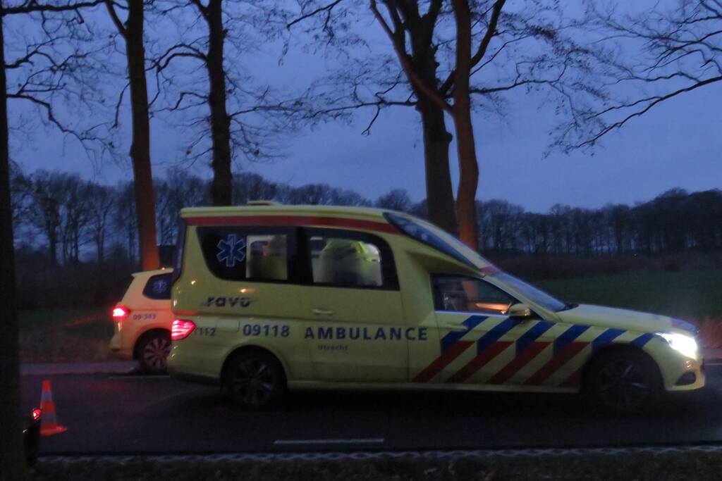 Gewonde bij botsing tegen boom