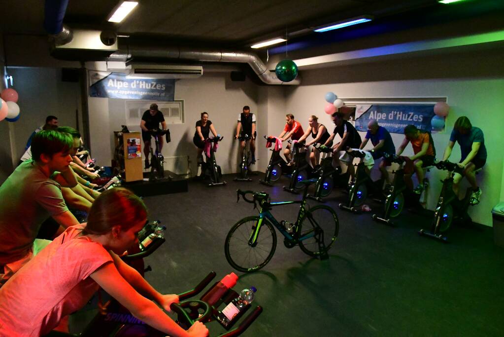 Vader en zoon houden inzamelingsactie voor Alpe d'Huzes in sportschool