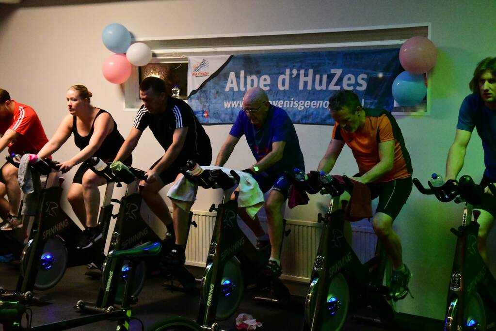 Vader en zoon houden inzamelingsactie voor Alpe d'Huzes in sportschool