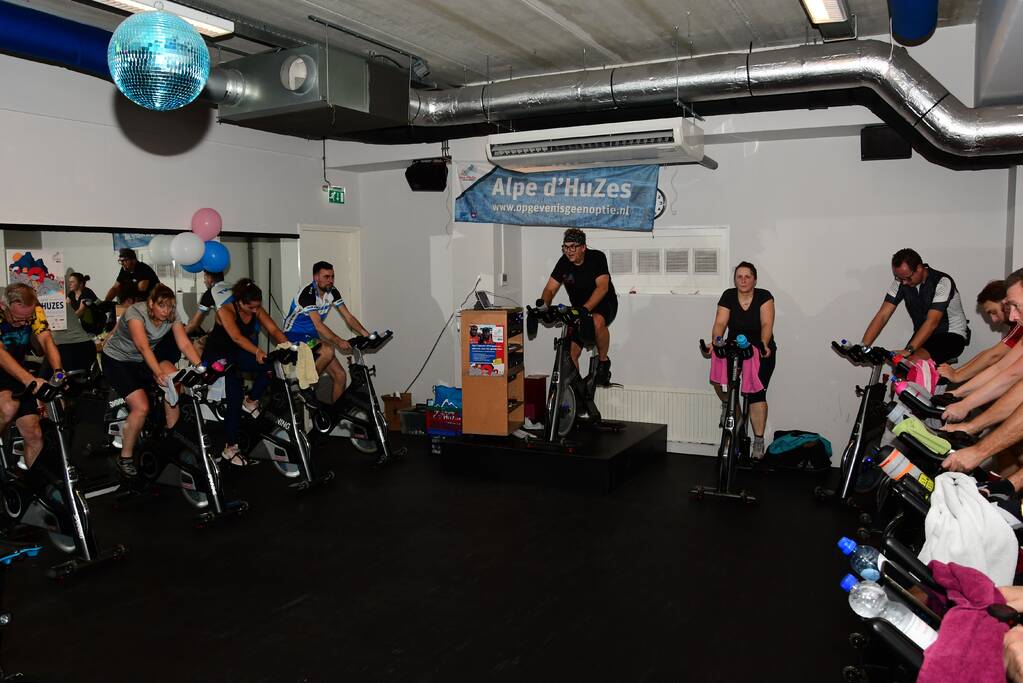 Vader en zoon houden inzamelingsactie voor Alpe d'Huzes in sportschool