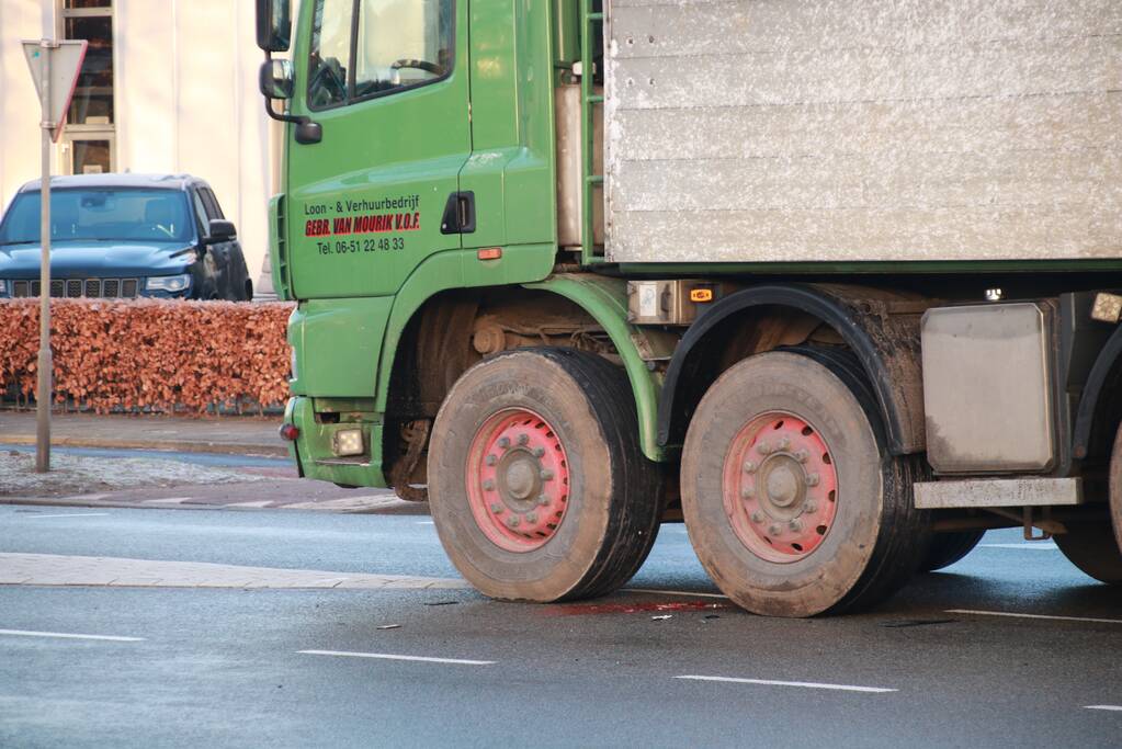 Voetganger ernstig gewond na aanrijding door vrachtwagen
