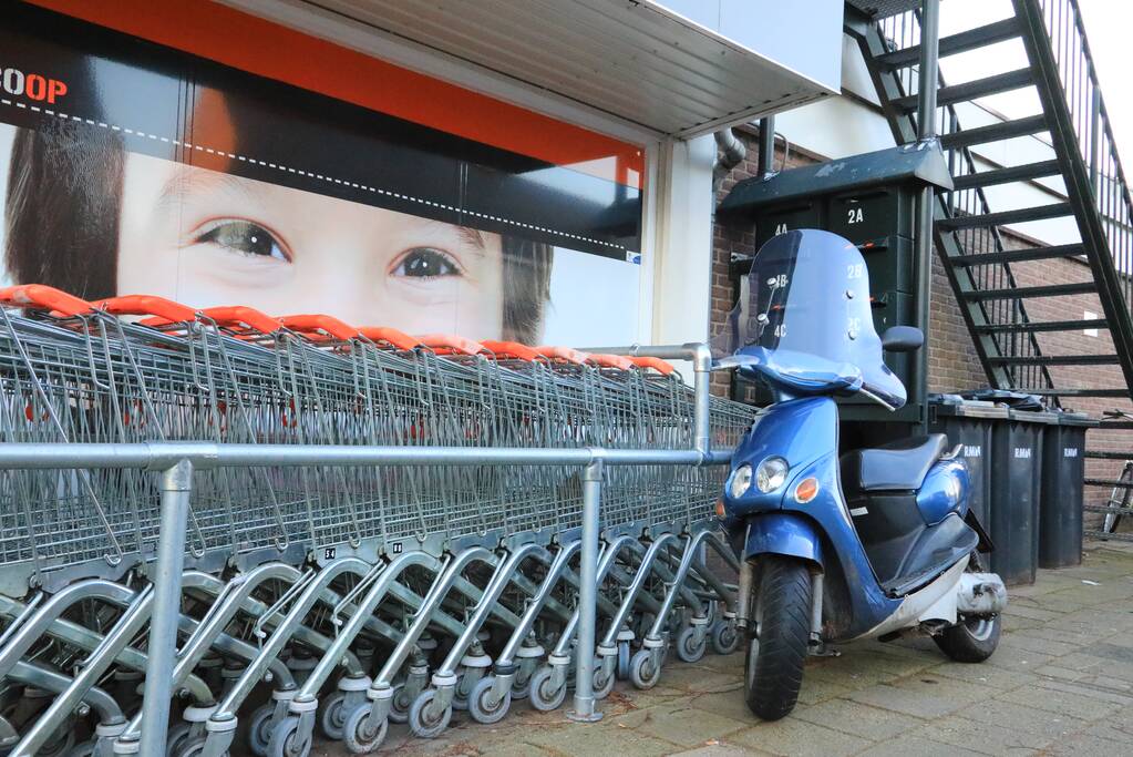 Scooterrijder gaat onderuit en raakt gewond