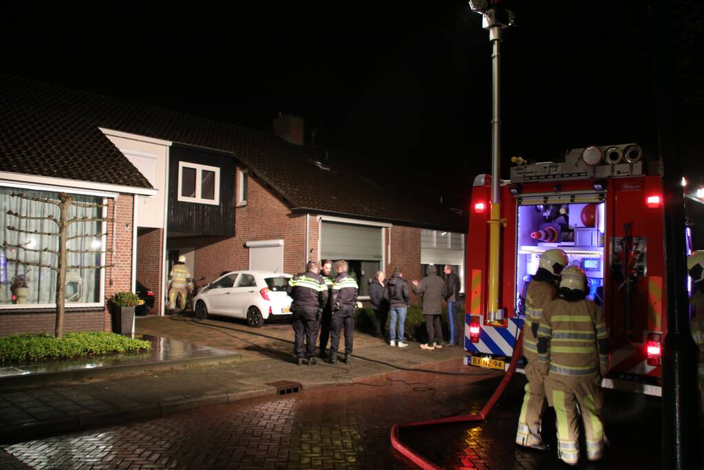 Werkplaats brandt uit achter woning (Renswoude)