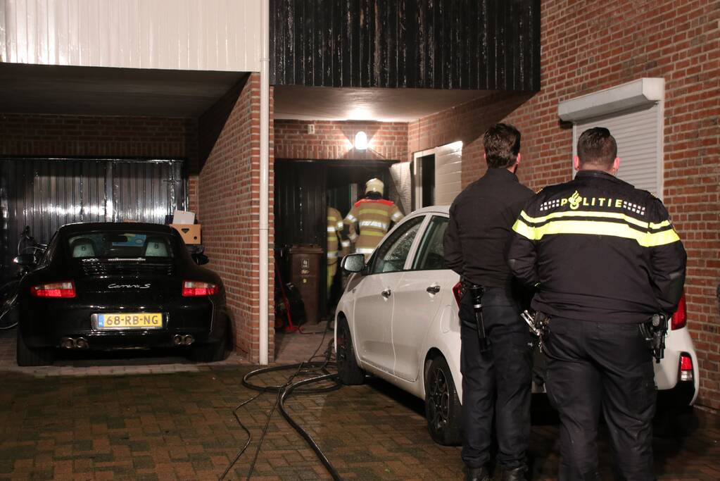 Werkplaats brandt uit achter woning (Renswoude)