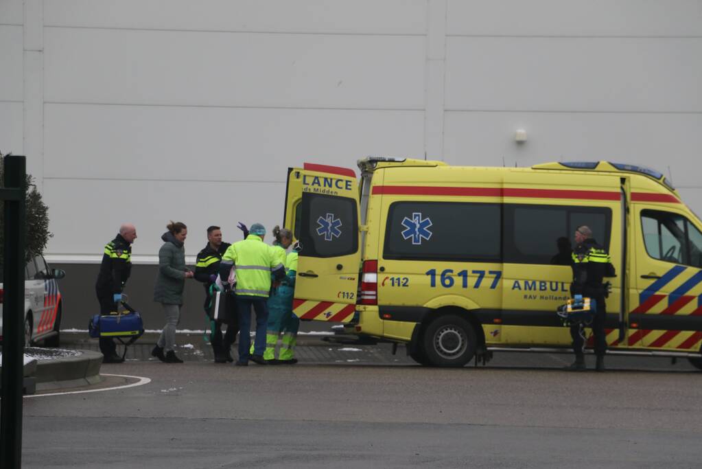 Persoon bekneld onder stelling