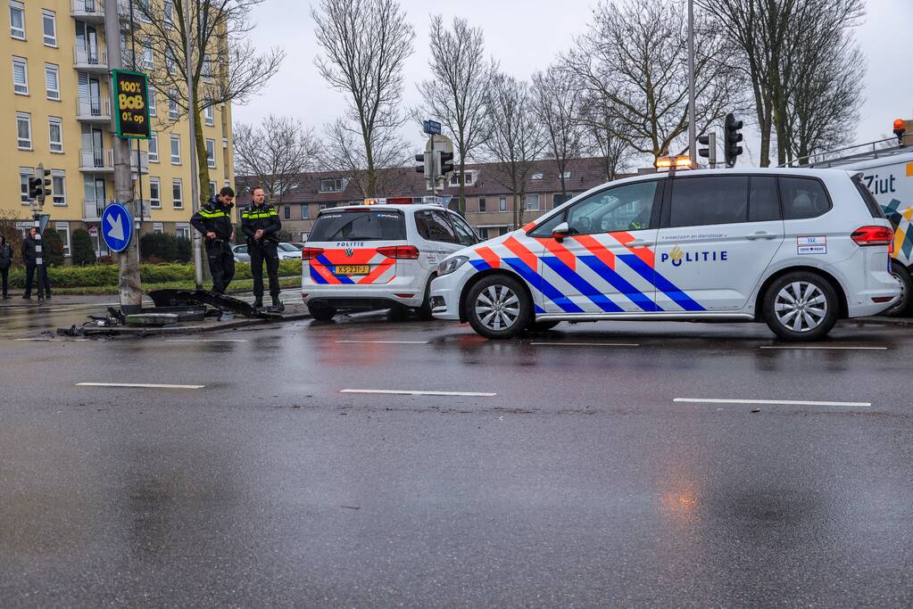 Forse schade na ongeval op kruising (Gouda)
