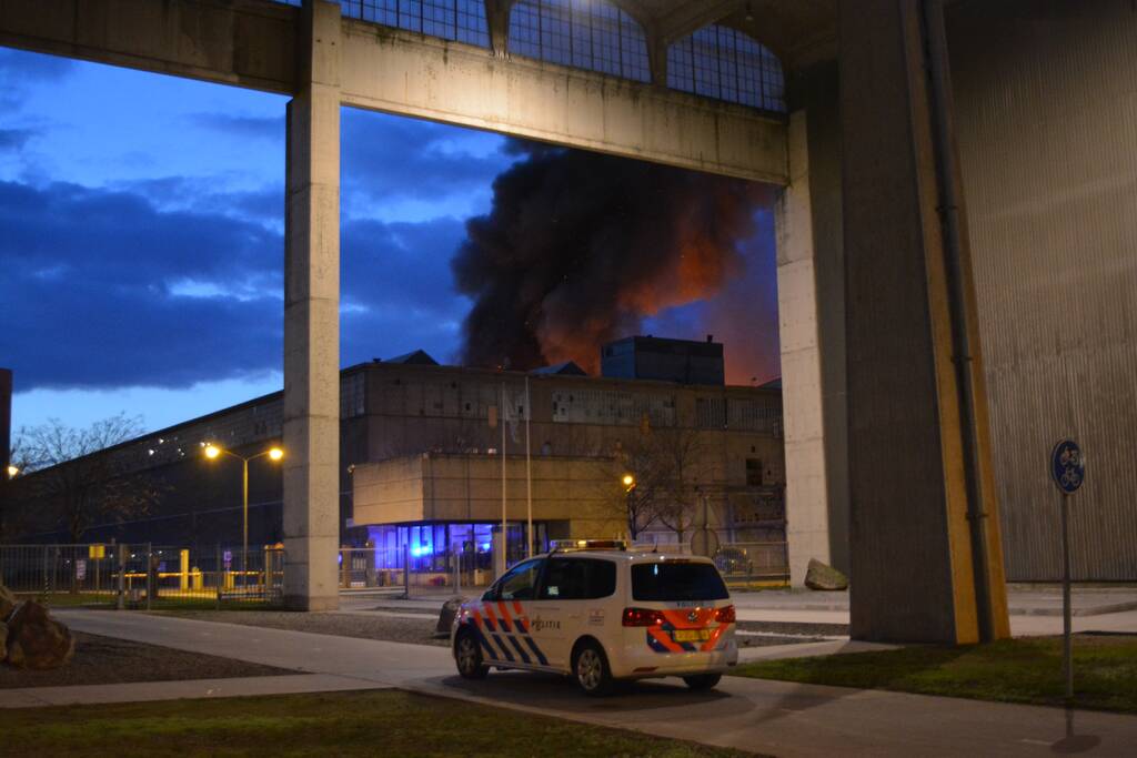 Zeer grote brand bij cementfabriek ENCI