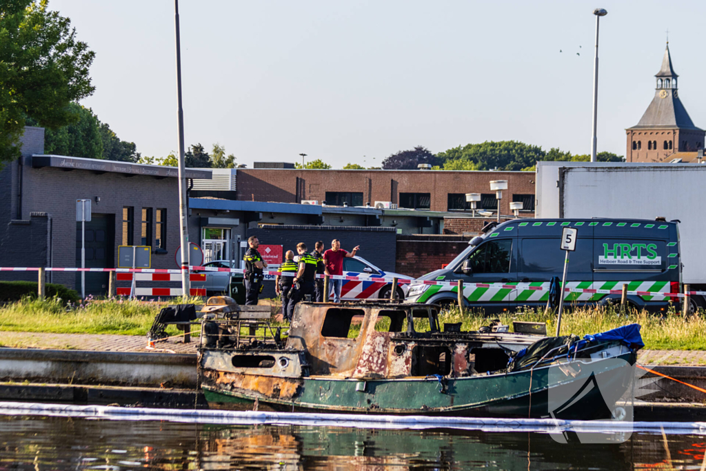 Dode bij brand op woonboot